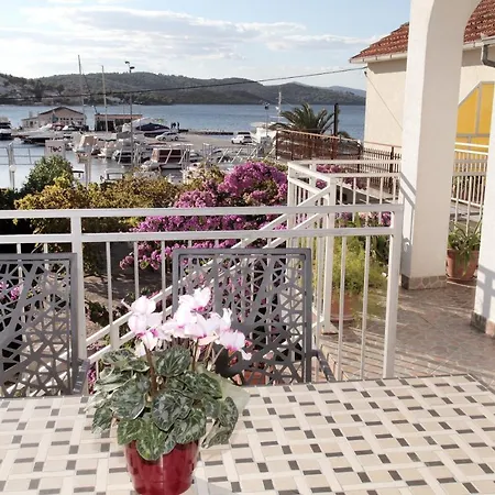 Vaska * Трогір